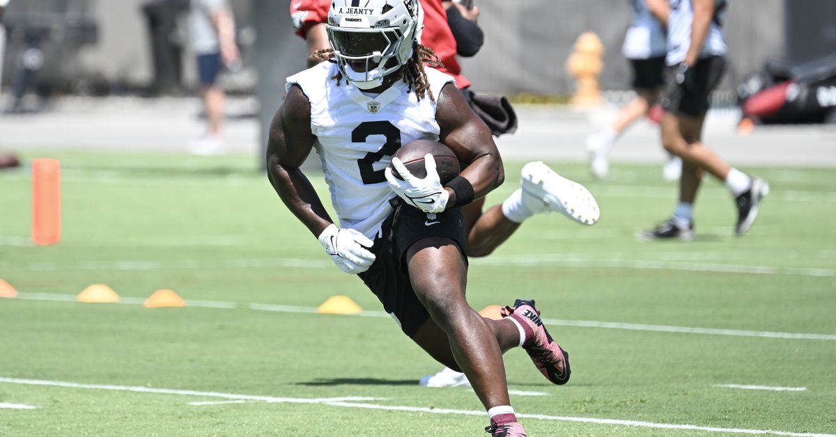Las Vegas Raiders fans are onboard with the RB Ashton Jeanty winning OROY