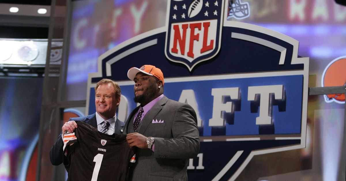 Browns NFL draft history: 2011 “redraft” without Julio Jones trade, OT selected
