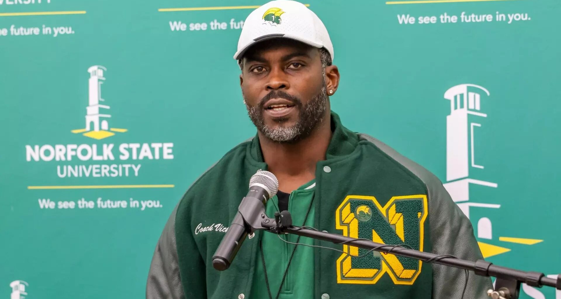 Michael Vick shows up at NFL OTA practice