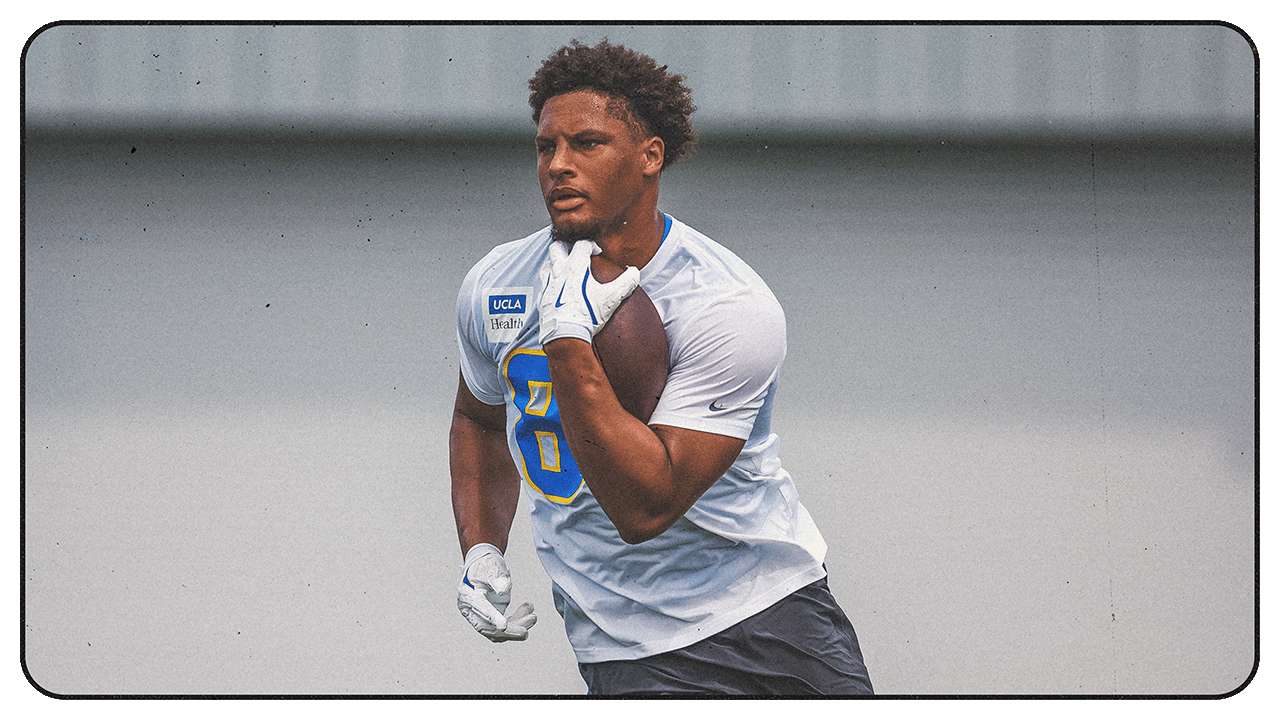 How Oronde Gadsden Has Impressed Teammates & Coaches Early in His Rookie Career