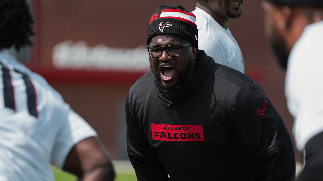 Why Raheem Morris hopes Falcons 'play with the energy' Nate Ollie coaches with 