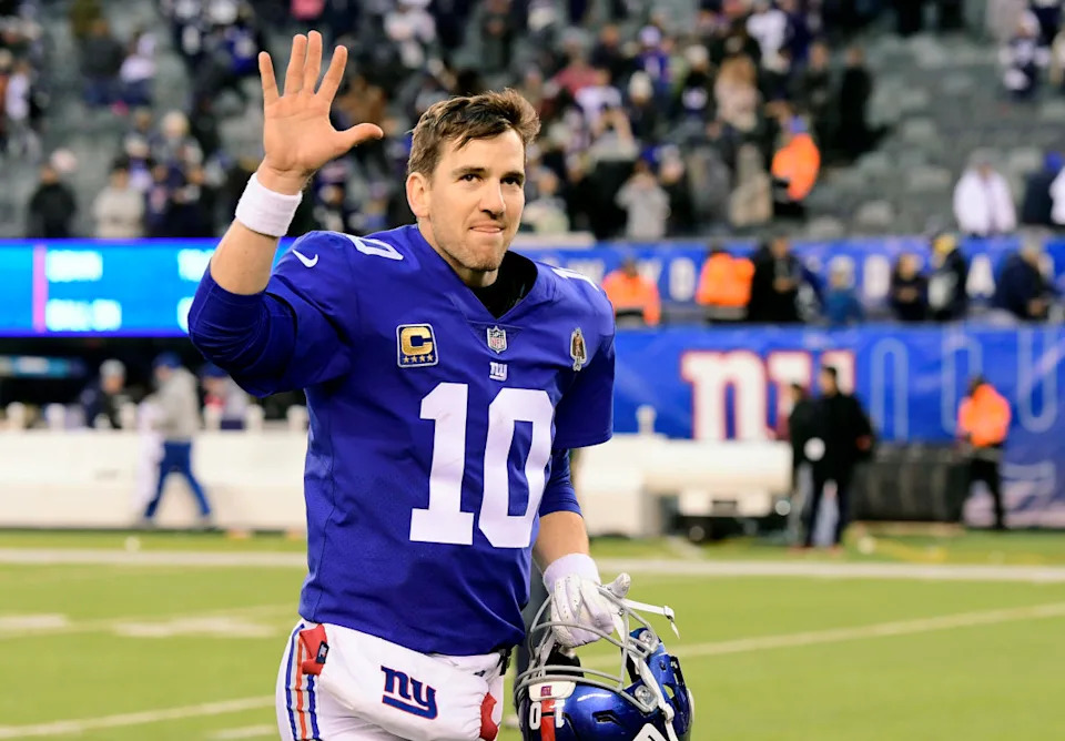 EAST RUTHERFORD, NEW JERSEY - DECEMBER 30: Eli Manning #10 of the New York Giants waves to the fans as he leaves the field following his team's 36-35 loss to the Dallas Cowboys at MetLife Stadium on December 30, 2018 in East Rutherford, New Jersey. (Photo by Steven Ryan/Getty Images)Steven Ryan&sol;Getty Images