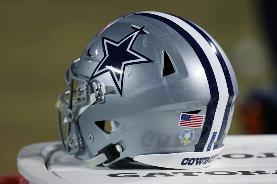 KANSAS CITY, MO - NOVEMBER 21: A view of a Dallas Cowboys helmet during an NFL football game between the Dallas Cowboys and Kansas City Chiefs on Nov 21, 2021 at GEHA Field at Arrowhead Stadium in Kansas City, MO. (Photo by Scott Winters/Icon Sportswire via Getty Images)