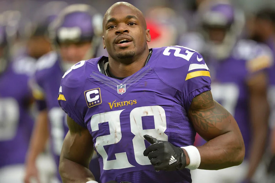 MINNEAPOLIS, MN - DECEMBER 18: Adrian Peterson #28 of the Minnesota Vikings runs off the field after warmups prior to an NFL game against the Indianapolis Colts at U.S. Bank Stadium on December 18, 2016 in Minneapolis, Minnesota. (Photo by Tom Dahlin/Getty Images)