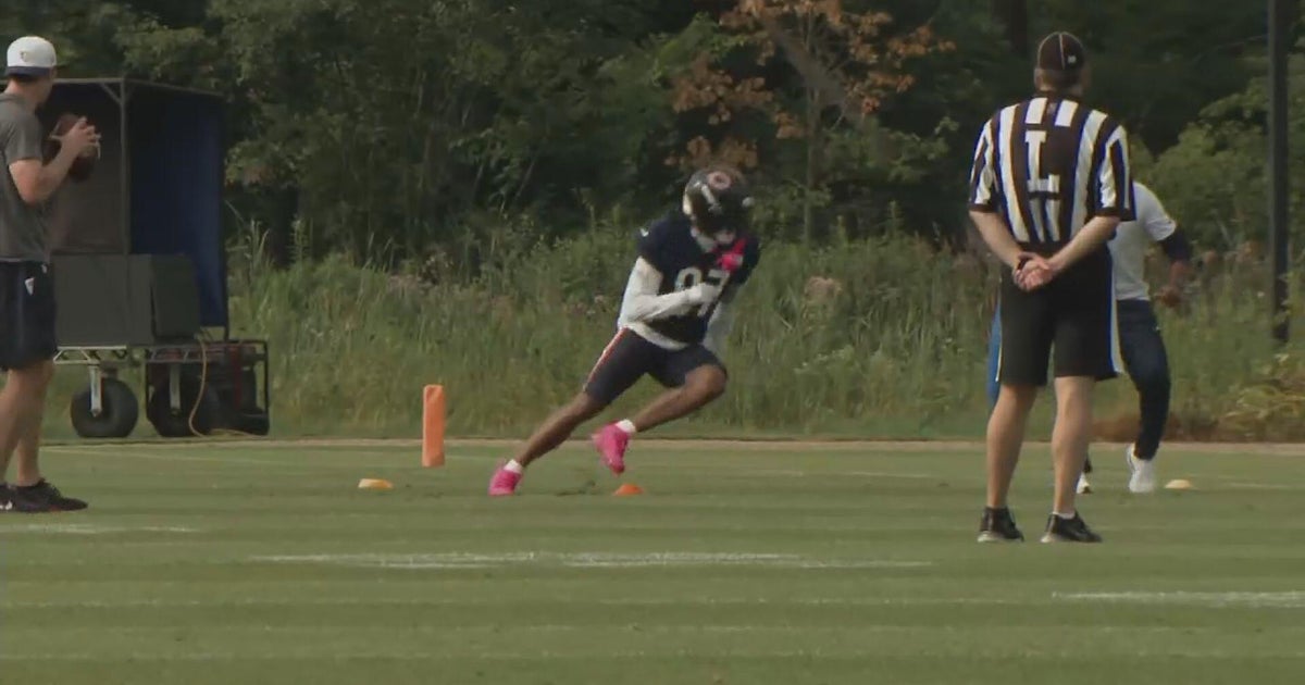 Rookies Colston Loveland, Luther Burden hit the field at Bears training camp