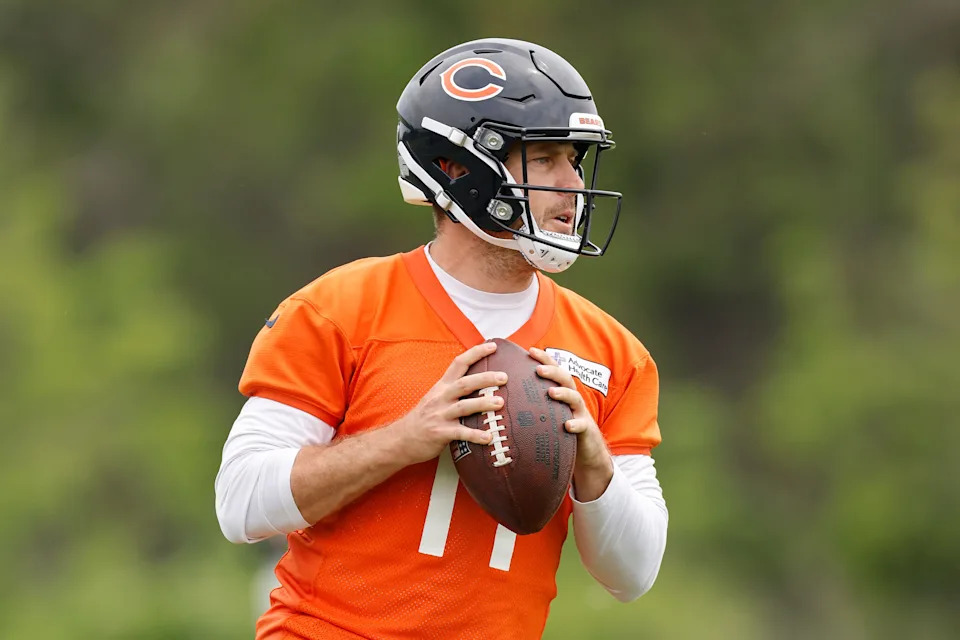 LAKE FOREST, ILLINOIS - JUNE 03: Case Keenum #11 of the Chicago Bears looks to pass in a drill during Chicago Bears OTA Offseason Workout at Halas Hall on June 03, 2025 in Lake Forest, Illinois. (Photo by Michael Reaves/Getty Images)