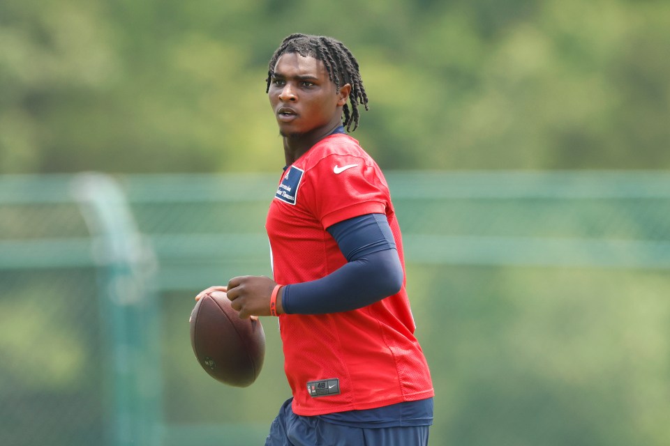 NASHVILLE, TENNESSEE - JUNE 11: Cam Ward #1 of the Tennessee Titans drops back to pass during Day 2 of Titans Mandatory Minicamp at Ascension Saint Thomas Sports Park on June 11, 2025 in Nashville, Tennessee. (Photo by Johnnie Izquierdo/Getty Images)