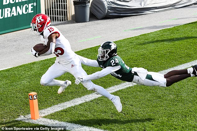 NCAA football rules require a receiver to have only one foot in bounds to make a catch