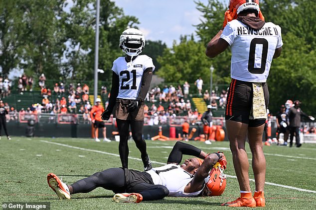 Martin Emerson Jr. reacts after injuring himself in 7-on-7 drills at Browns training camp
