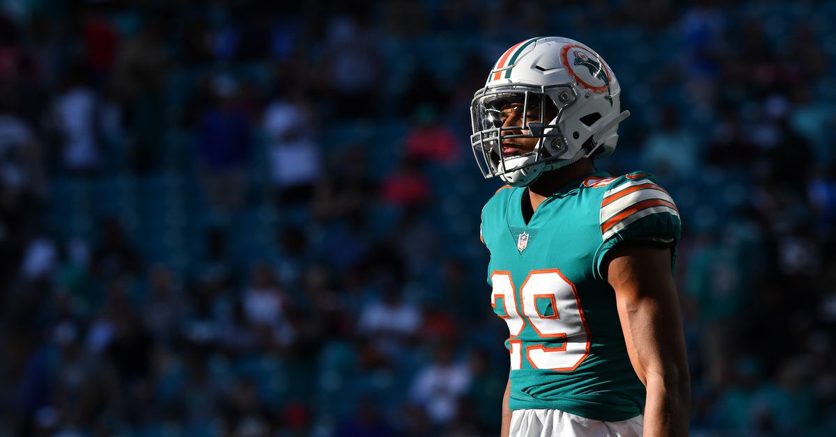 Miami Dolphins fan grades in Minkah Fitzpatrick, Darren Waller trades; AFC East prediction