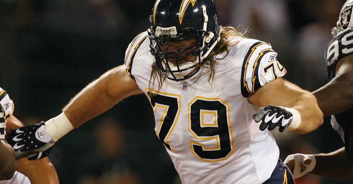 Mike Goff, Louis Vasquez remaining options for Chargers Quarter Century Team