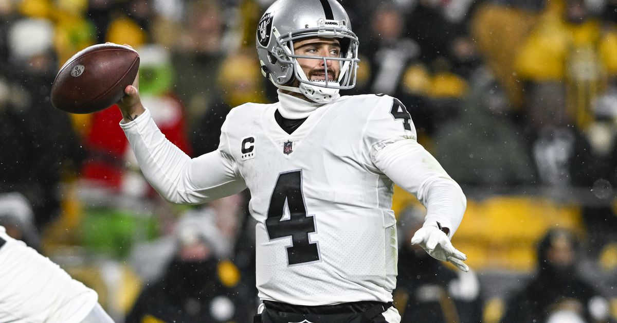 Raiders: Rich Gannon or Derek Carr for 2000s All-Quarter Century Team?