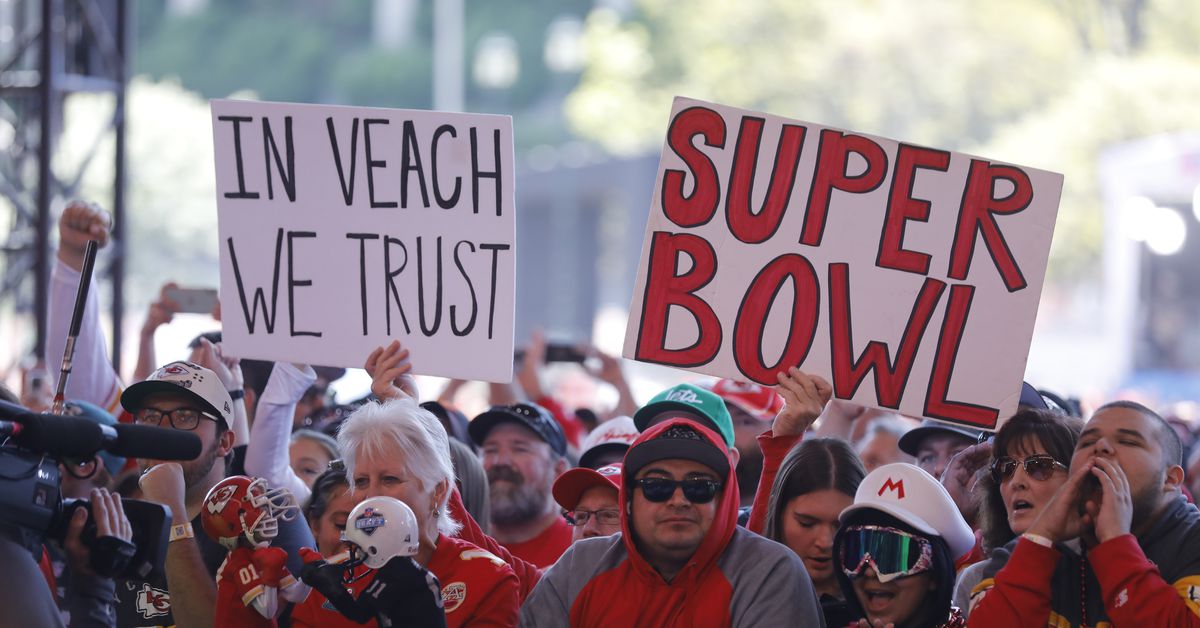 Chiefs Salary Cap: Is there a looming crisis?