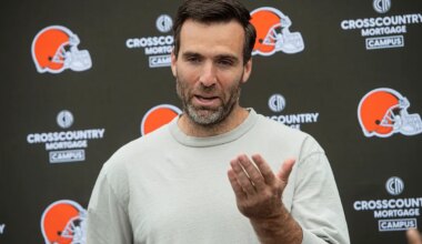 Joe Flacco wins another 'round' against Shedeur Sanders, although no one dares to rule him out as a future option for the Browns - MARCA