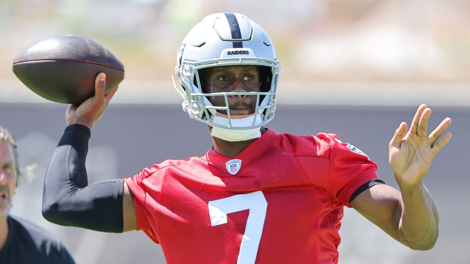 Raiders QB Geno Smith forgets he’s not on the field, goes full trash-talk mode | Watch