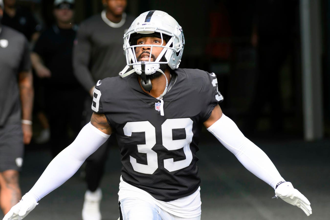 No. 15 — Nate Hobbs