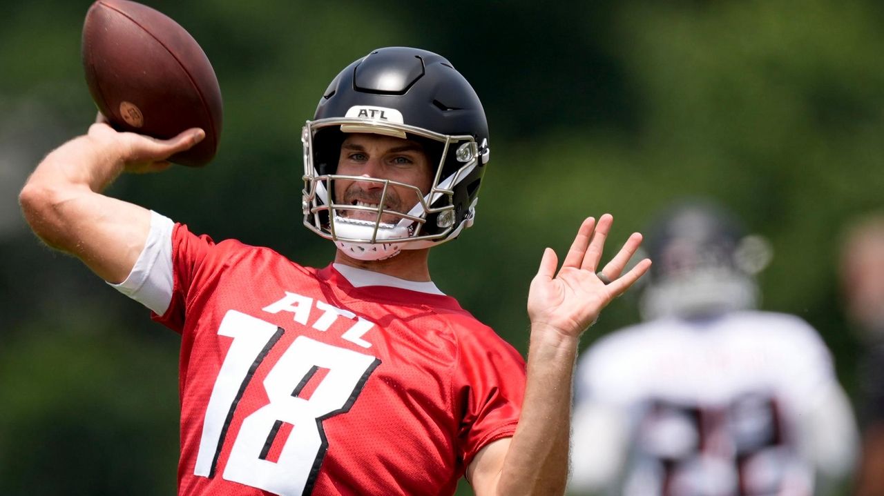 Cousins says on Netflix's 'Quarterback' he played through arm injury to keep Falcons' starting job