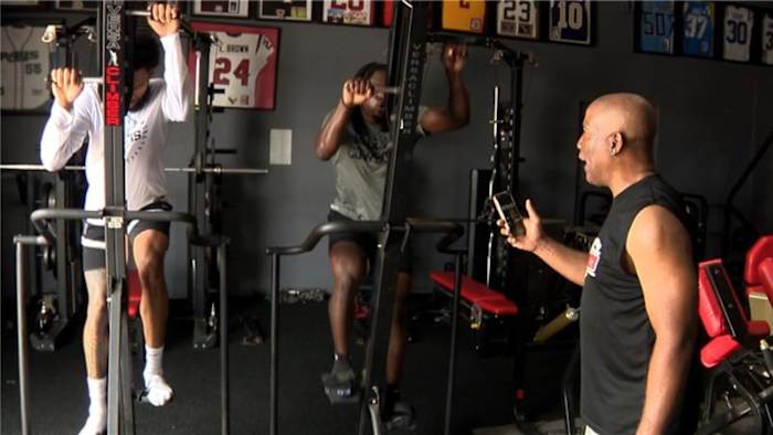 Dallas Cowboys defensive back grinds in San Antonio ahead of training camp