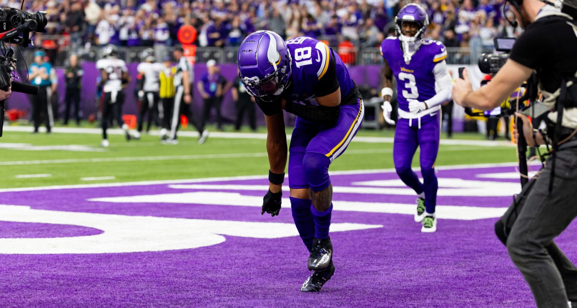 Randy Moss Demands More from Minnesota Vikings Superstar