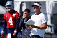 Dallas Cowboys offensive coordinator Brian Schottenheimer (right) calls plays during a mock...