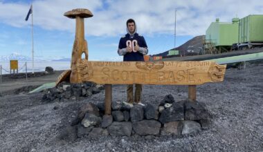 Chicago Bears latest news, two sign as training camp looms tomorrow