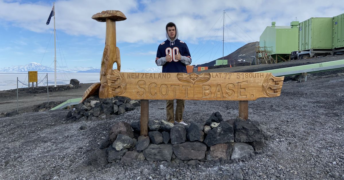 Chicago Bears latest news, two sign as training camp looms tomorrow