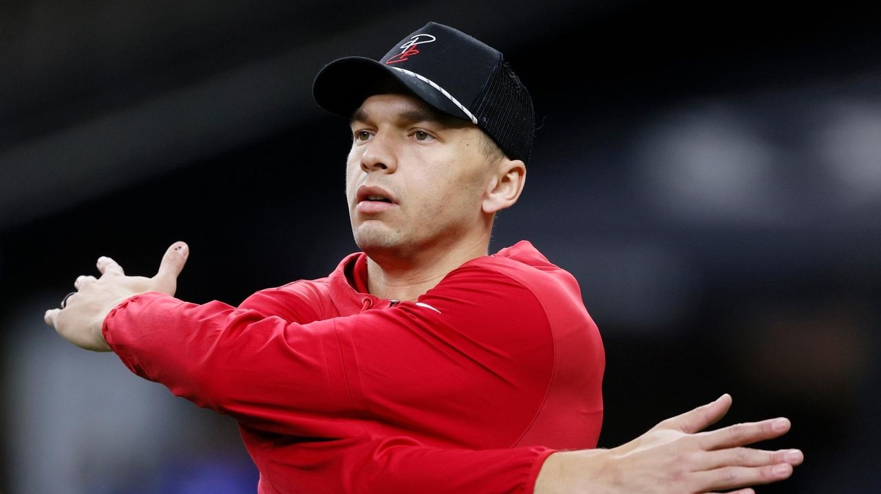 Desmond Ridder returns to Cincinnati, signs with Bengals to battle for backup QB spot