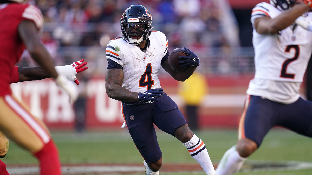 Chicago Bears running back D'Andre Swift (4) runs the ball against the San Francisco 49ers in the third quarter at Levi's Stadium.