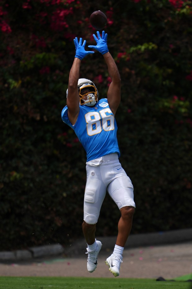 Chargers tight end Oronde Gadsden II catches a pass during...