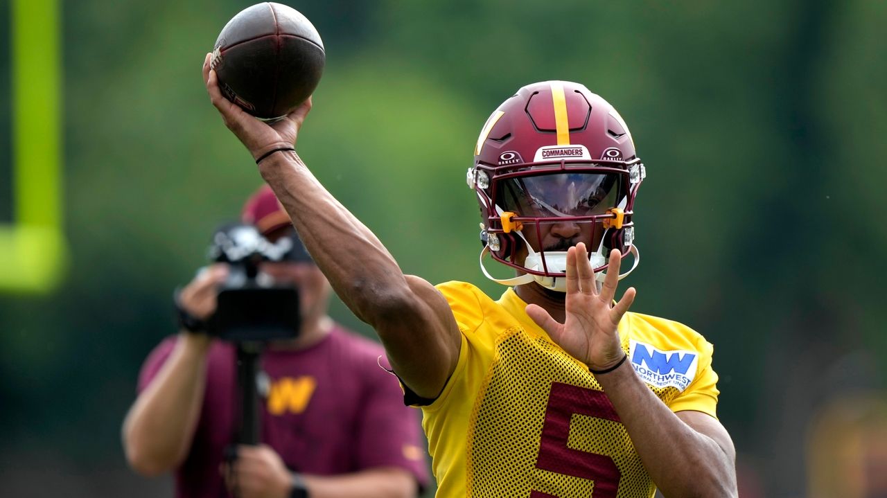 Jayden Daniels' first 11-on-11 throw of camp is an over-the-shoulder connection with Deebo Samuel