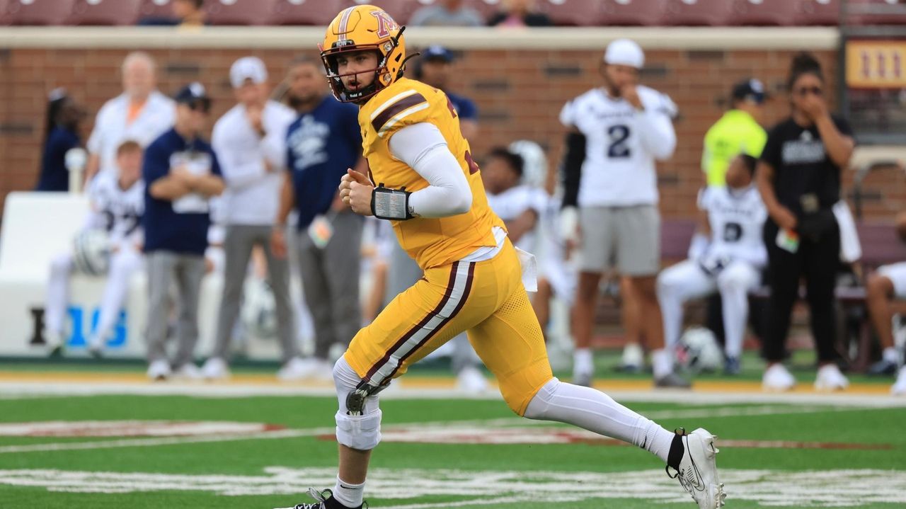 Shunned by hometown Razorbacks, redshirt-freshman Drake Lindsey set to lead Minnesota offense