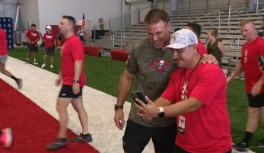 Mike Alstott, USAA give military members a day to remember at One Buc Place