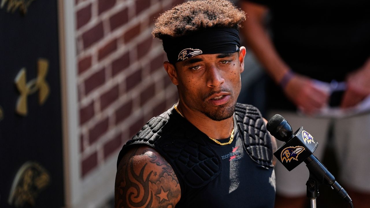 Lamar Jackson and Jaire Alexander reunite at Ravens camp. They were teammates at Louisville