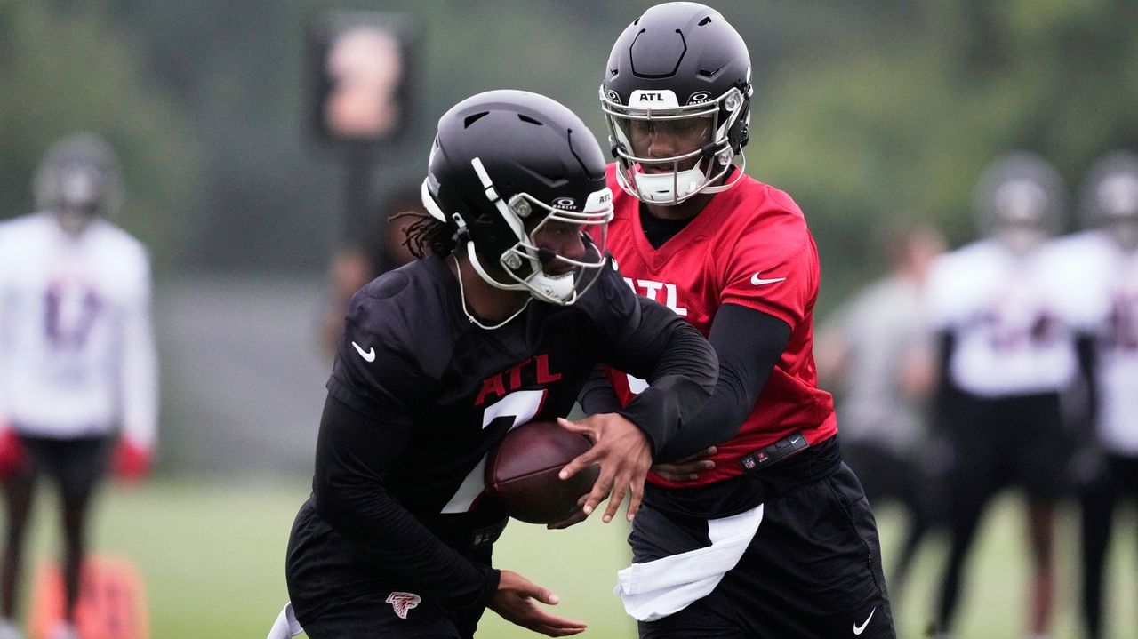 Bijan Robinson is preparing for another busy season as Falcons' do-it-all running back