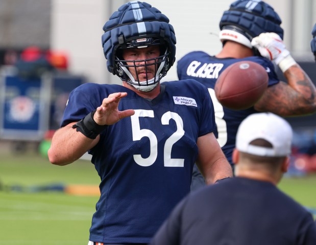 Chicago Bears center Drew Dalman (52) catches a ball during training camp on July 28, 2025, in Lake Forest. (Stacey Wescott/Chicago Tribune)