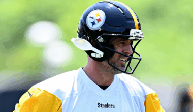 Aaron Rodgers says any disrespect of Steelers coach Mike Tomlin is 'complete and utter bull----'