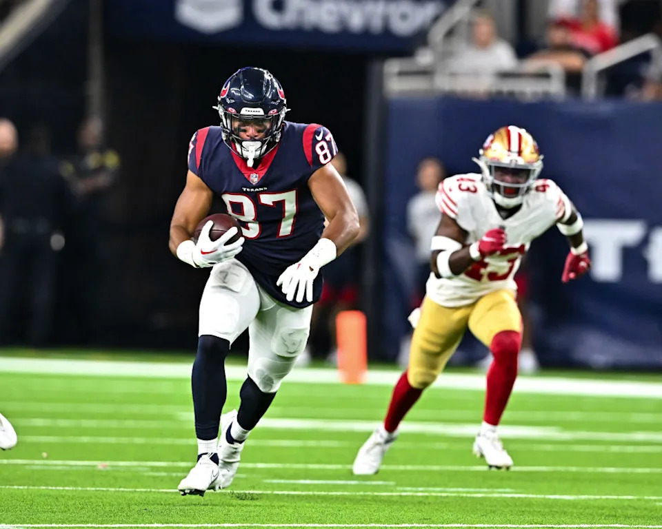 Aug 25, 2022; Houston Texans tight end Seth Green (87) runs after a catch against the San Francisco 49ers. Mandatory Credit: Maria Lysaker-Imagn Images