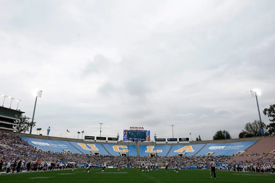 PASADENA, CALIFORNIA - SEPTEMBER 10: A general view of play between the Alabama State Hornets and the UCLA Bruins in the first quarter at Rose Bowl on September 10, 2022 in Pasadena, California. (Photo by Ronald Martinez/Getty Images)
