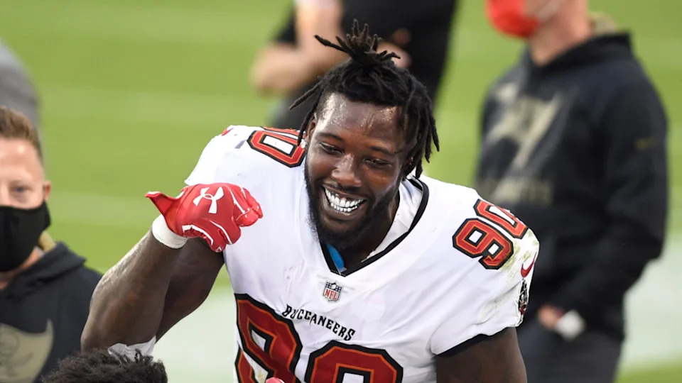 Tampa Bay Buccaneers outside linebacker Jason Pierre-Paul (90) reacts on the sidelines.© Bob Donnan-Imagn Images