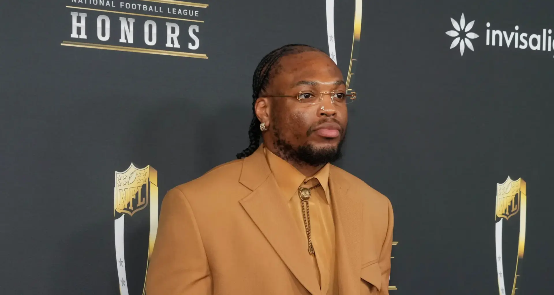 Derrick Henry charges toward immortality with 16 touchdowns, tying Jim Brown in an epic season