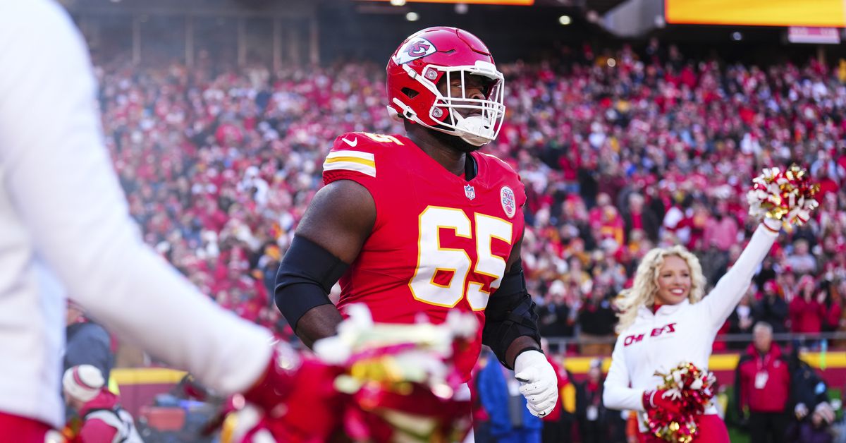 Chiefs Salary Cap: Breaking down impact of Trey Smith’s extension