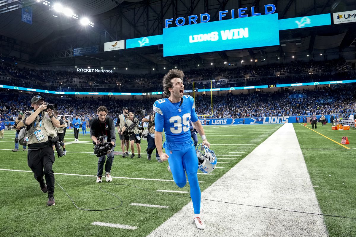 Green Bay Packers v Detroit Lions