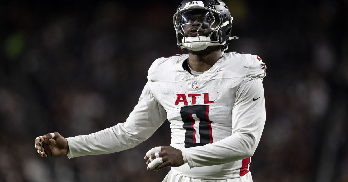 Former Giant edge defender Lorenzo Carter is retiring