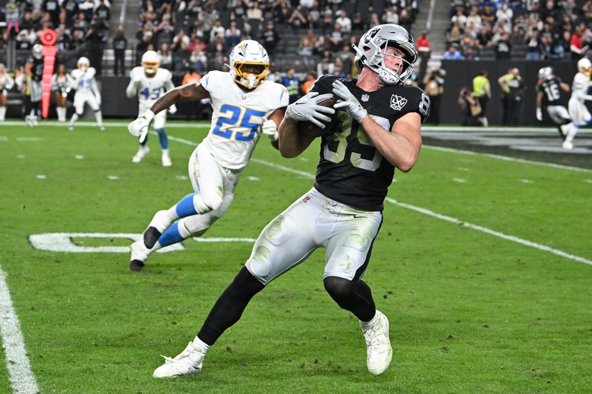 Los Angeles Chargers v Las Vegas Raiders