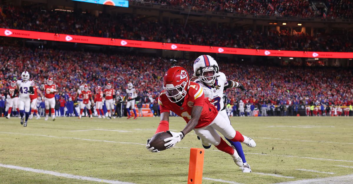 Bills v. Kansas City highlights: Allen and Mahomes highlight wild day