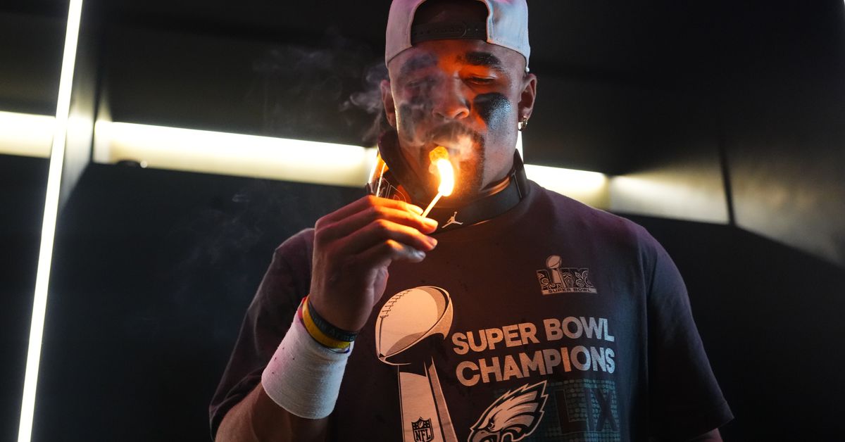 Eagles News: NFL insider poll ranks 8 quarterbacks ahead of Jalen Hurts