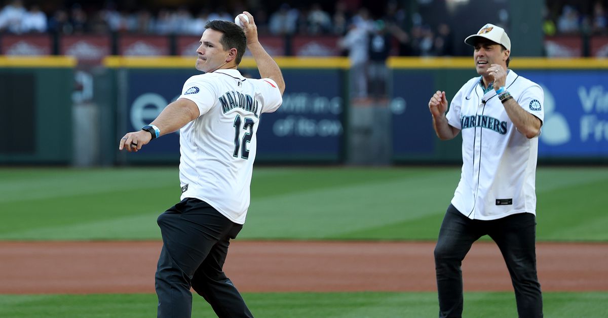 Seahawks reporter Gregg Bell on how Coach Mike Macdonald has already changed in Year 2