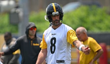 Pittsburgh Steelers QB Aaron Rodgers hosts teammates in California