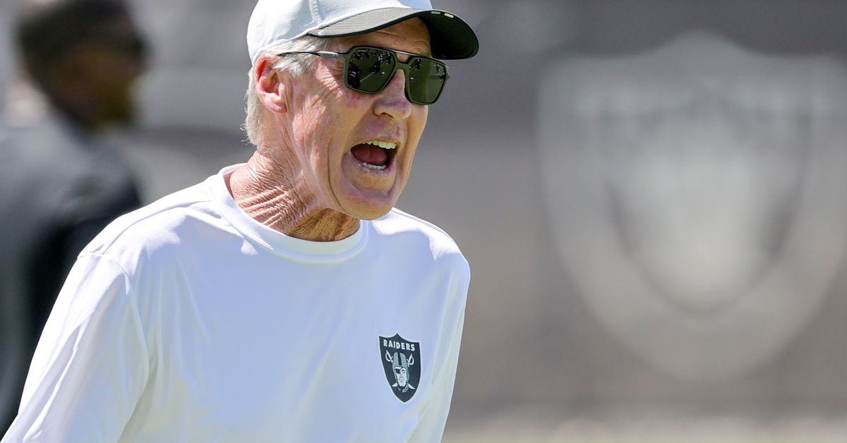 Raiders fans are all in on Pete Carroll as their head coach in 2025