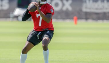 Raiders training camp: Geno Smith ready to feed Brock Bowers in passing game